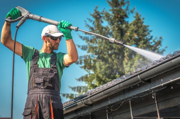 Gutter Washing in Mequon