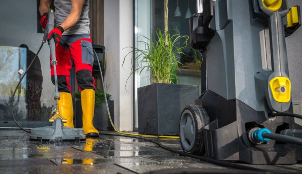 Commercial Pressure Cleaning in Mequon