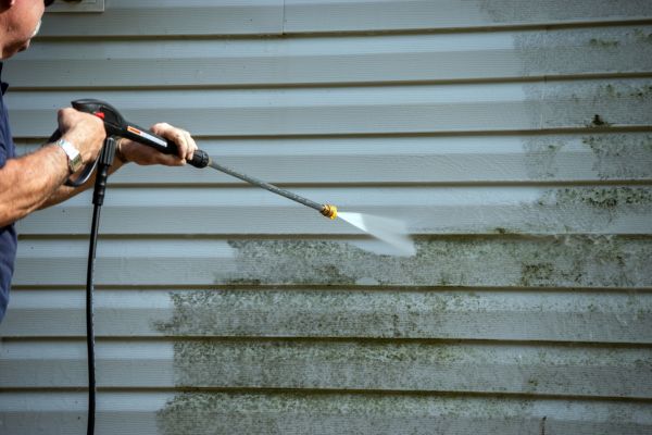 Vinyl Siding Power Washing in Mequon
