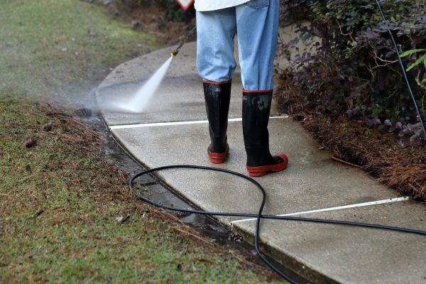 Sidewalk Pressure Cleaning in Mequon